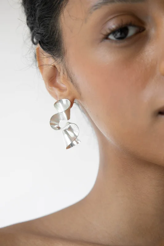 SQUIGGLE ABSTRACT EARRING